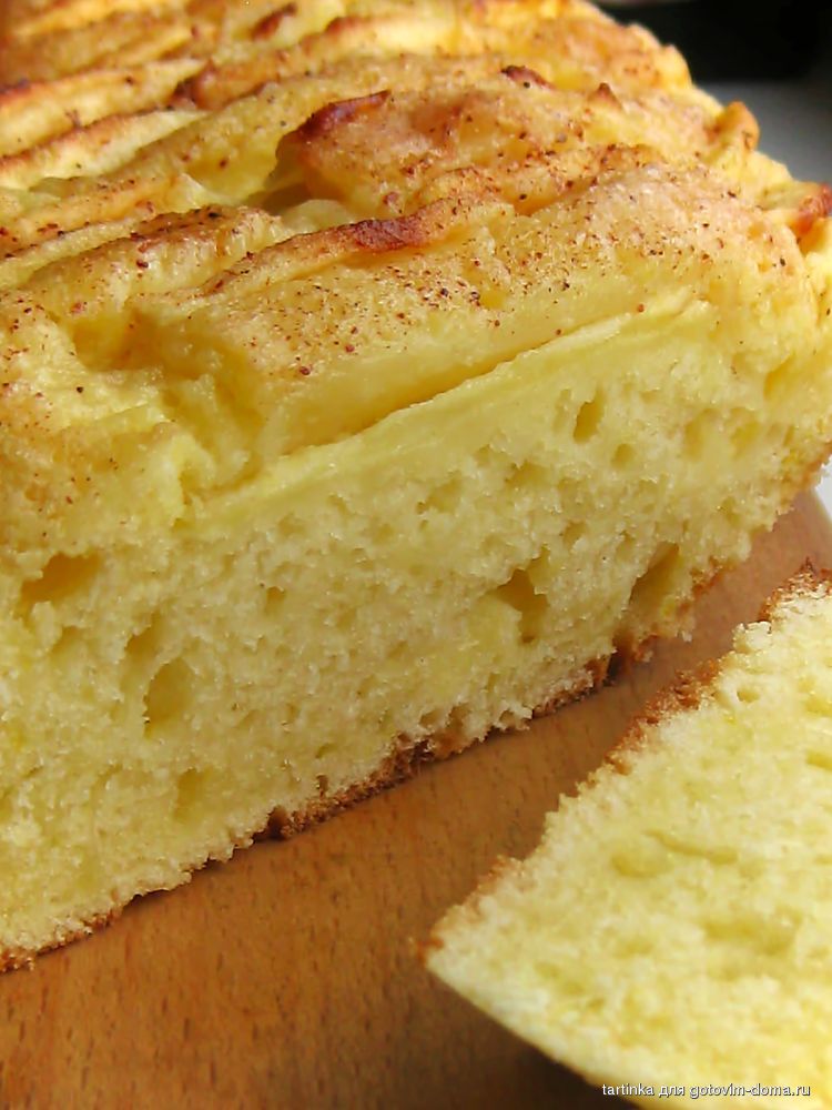 Шарлотка с тертыми яблоками