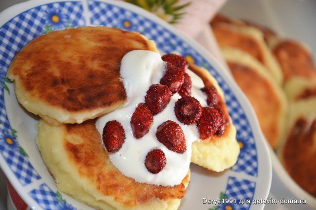 Сырники с земляничкой и сметаной_1.JPG