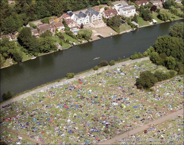 music_fans_leave_behind_a_mass_of_mess_in_reading_640_03.jpg