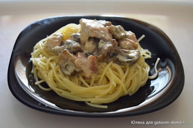 спагетти с курицей, грибами, беконом.JPG
