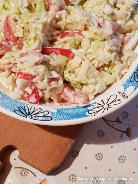 Салат из капусты с помидорами.jpg