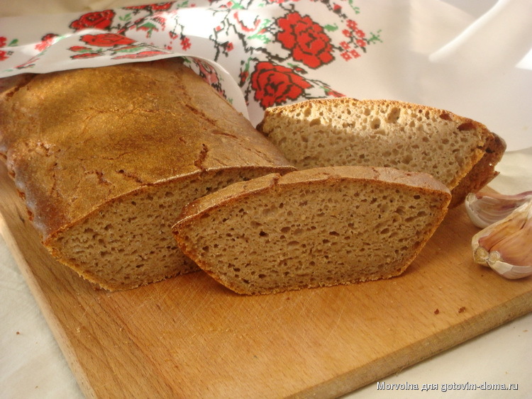 Хлеб дарницкий в духовке в домашних. Дарницкий хлеб без закваски. Тесто для пирога с рыбой на закваске. Дарницкий хлеб на закваске в домашних условиях в стеклянной форме.