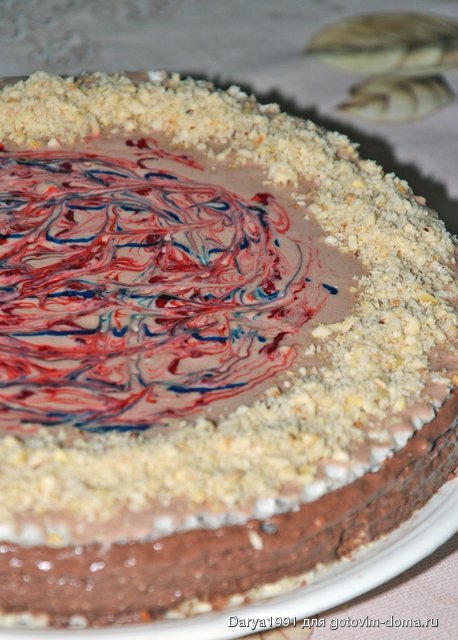 Вафельный торт с шоколадным кремом и орешками.JPG