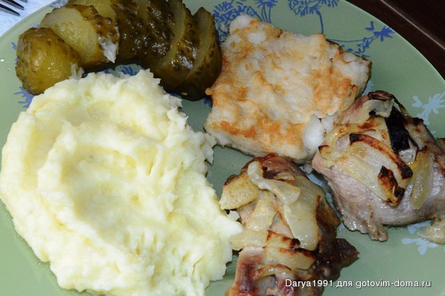Пюрешка с запеченой индейкой и рыбой .JPG