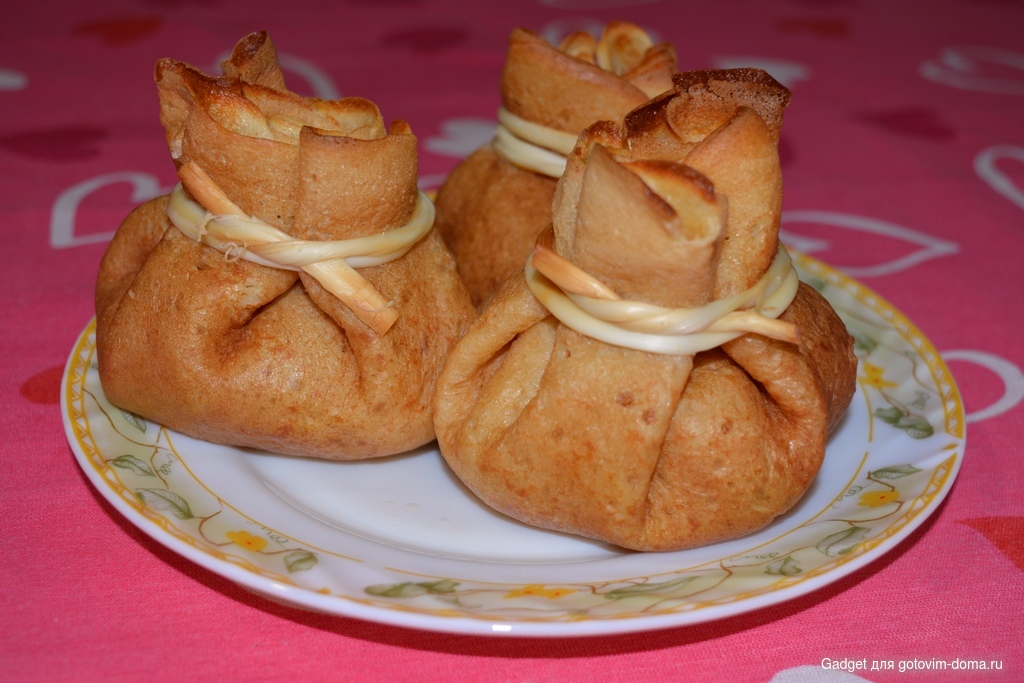 Мешочки с сюрпризом из блинов