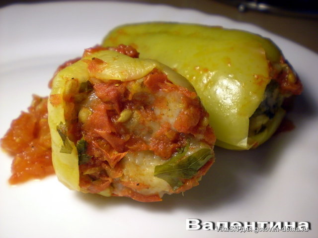 Перец, фаршированный тунцом и хлебом.jpg
