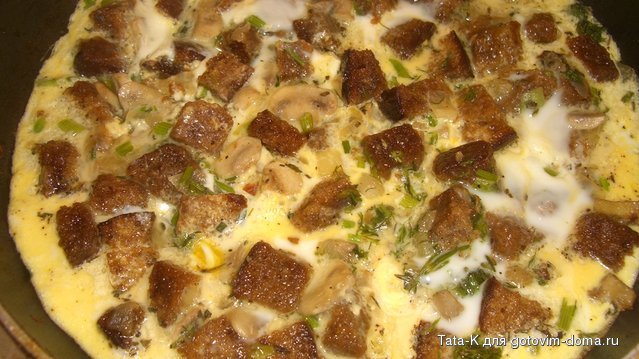 Омлет с грибами, хлебом и овощами.JPG