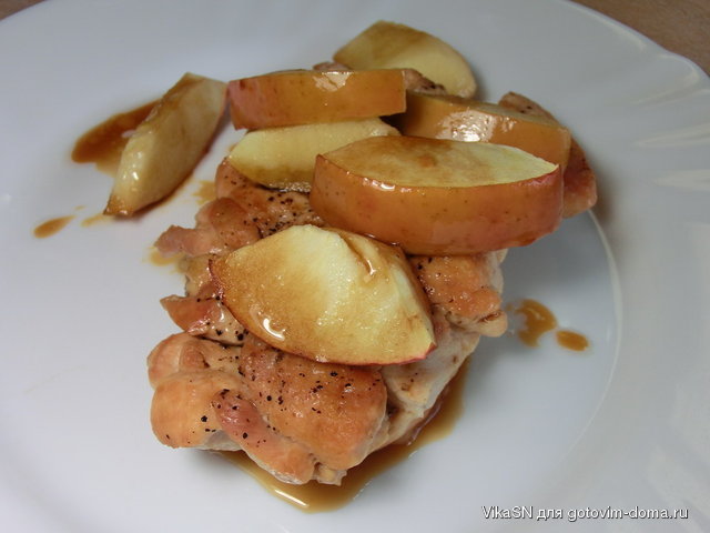 Курка, запечена з яблуками.jpg