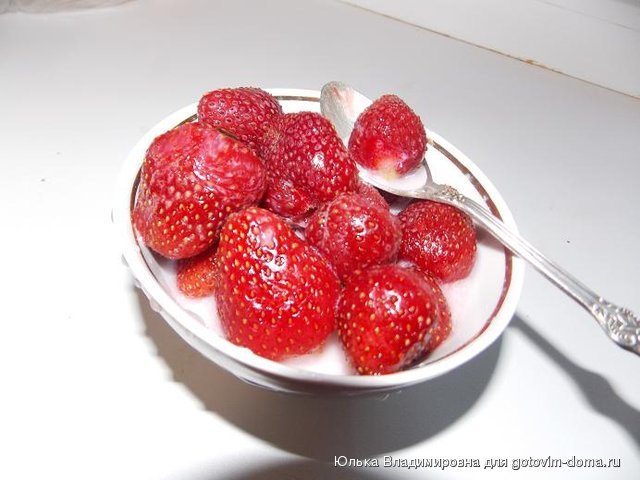 клубника с молоком.JPG