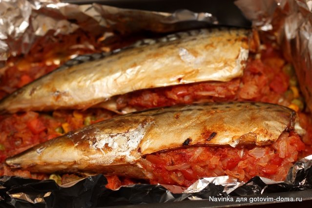 скумбрия с помидорами и луком+овощи2.JPG