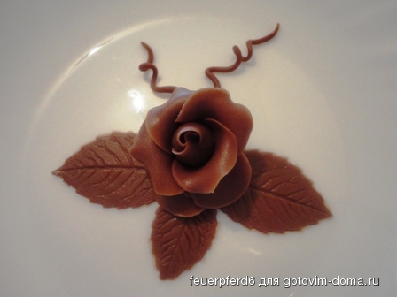 rose aus schokofondant.jpg