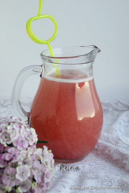 Напиток из зеленого чая и клубники.jpg