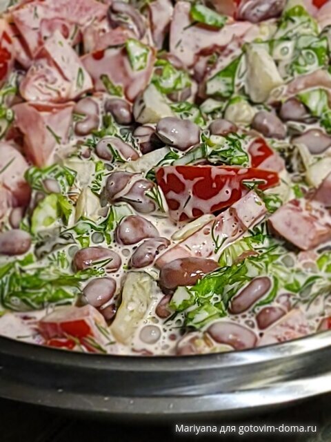 Салат из фасоли с помидорами).jpg
