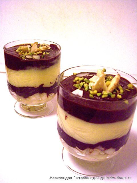 Verrines aux poires et aux trois chocolats 2.jpg