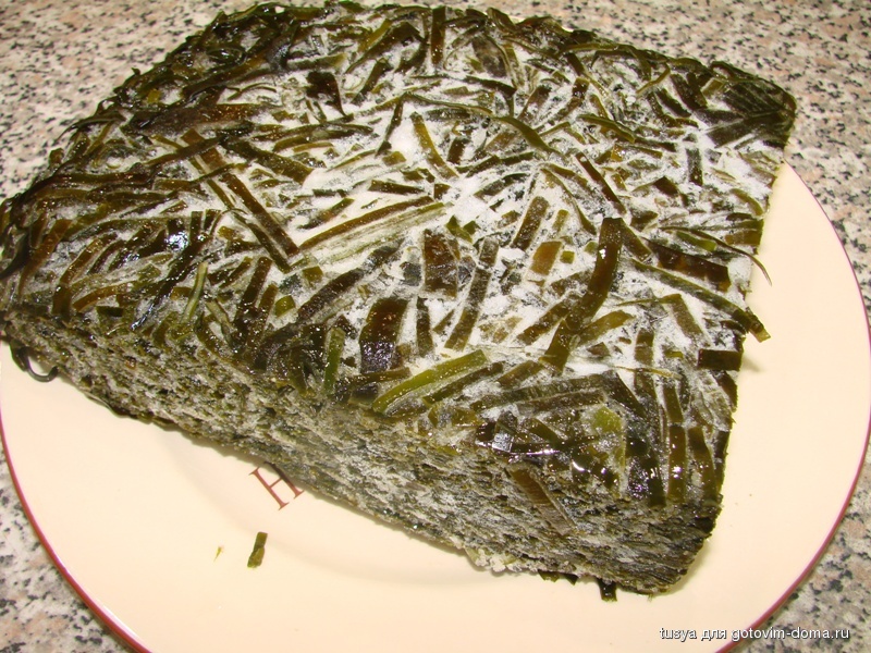 Морская капуста замороженная купить. Морская капуста свежемороженая. Морская капуста 500 грамм замороженная. Морская капуста ламинария. Морская капуста в брикетах.