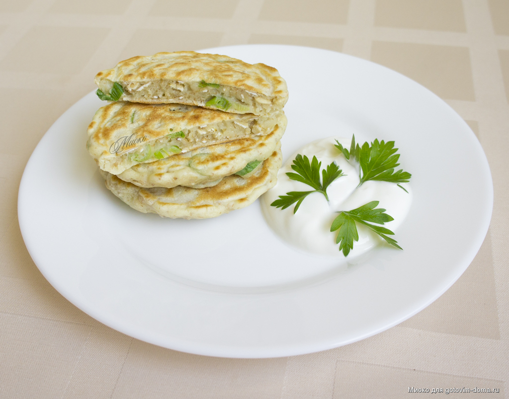 Овсяные блины с луком