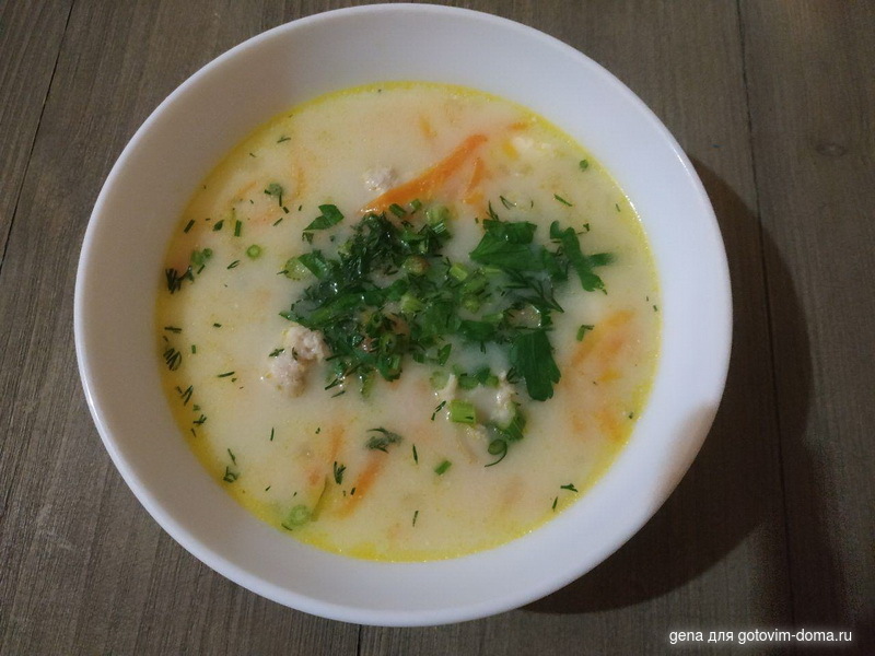 Сырный суп с плавленным сыром дружба. Суп вкусный сырный с фрикадельками. Сырный суп с фрикадельками и плавленным сыром и вермишелью. Фрикадельковый суп с плавленным сыром. Сырный суп из обычного сыра с фрикадельками.