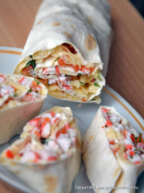 Лаваш с крабовыми палочками, форелью, сыром со сметаной_1.JPG