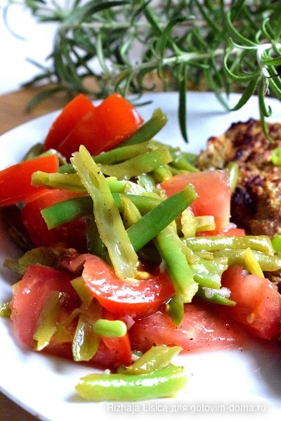 Салат с помидорами и стручковой фасолью.jpg