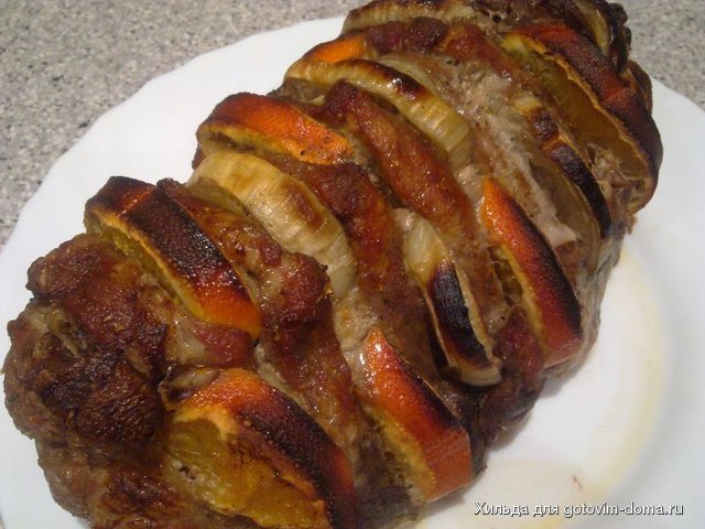 Свинина, запеченная с апельсинами и луком.jpg