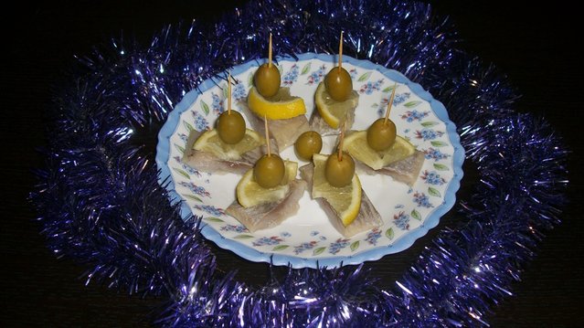 Рыба на шпажках.JPG