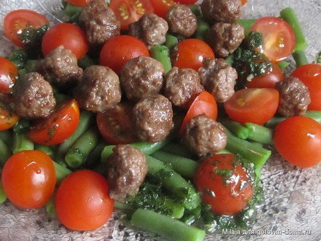 28.05. Тёплый салат с фасолью, помидорами и фрикаделями.JPG