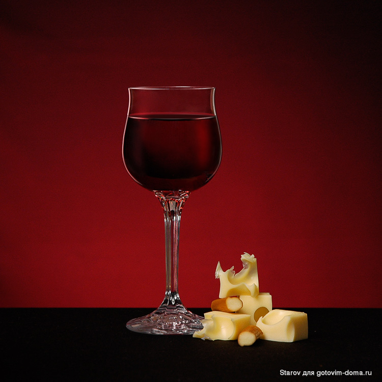 Рюмка красного вина. Бокал вина. Красное вино в бокале. Бокал красного вина. Красивые бокалы.