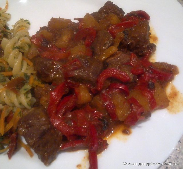 Говядина, жаренная с ананасом и болгарским перцем.jpg