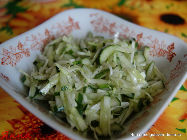 салат из огурцов и капусты.JPG