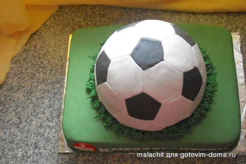 futbol. mjach  s verhu.jpg