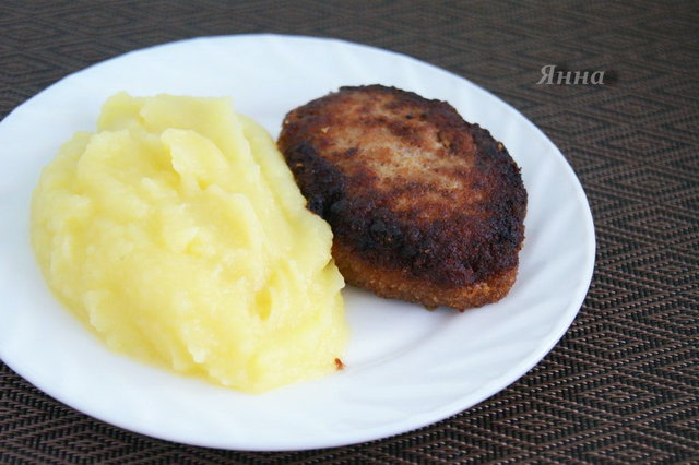 Рыбная котлеты с картофельным пюре.jpg