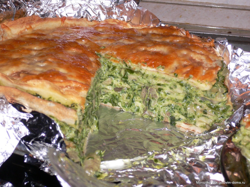 Пирог с грибами, шпинатом и сыром