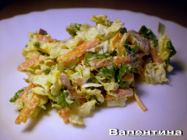Салат із капусти, моркви й зелені.jpg