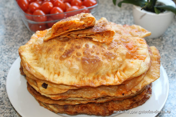 chebureki s kapustoj.jpg