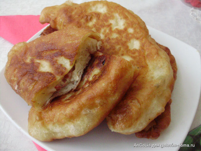 чебуреки с помидорами и сыром.jpg