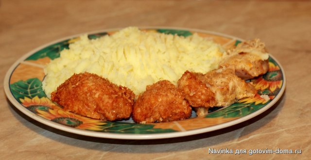 картоха пюре и курица в сырной панировке.JPG