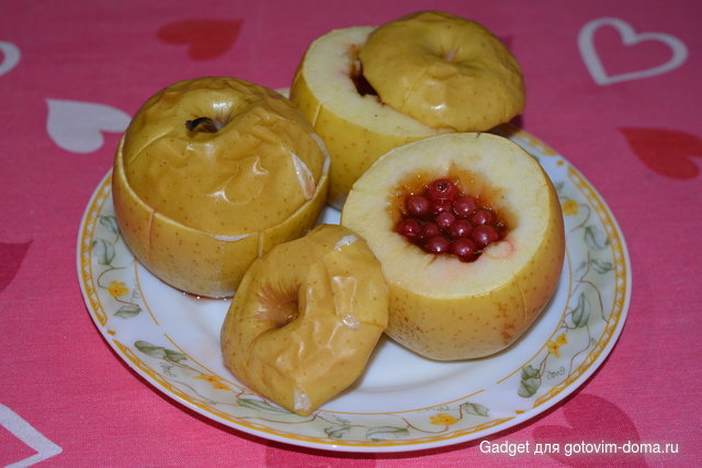 яблоки, запеченные с медом и ягодами (2).JPG