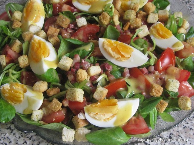 24.07. Салат с беконом, помидорами, яйцами и сухариками.JPG