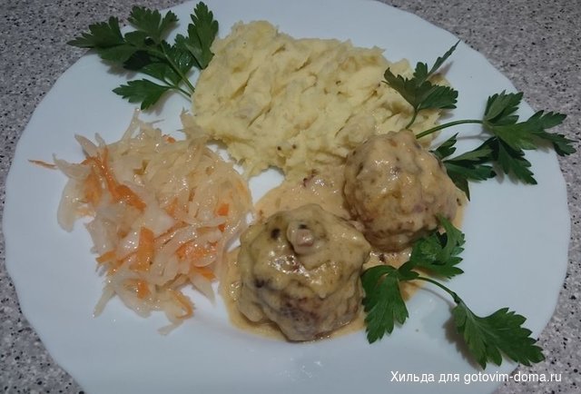 Фрикадельки в сырном соусе с беконом.JPG