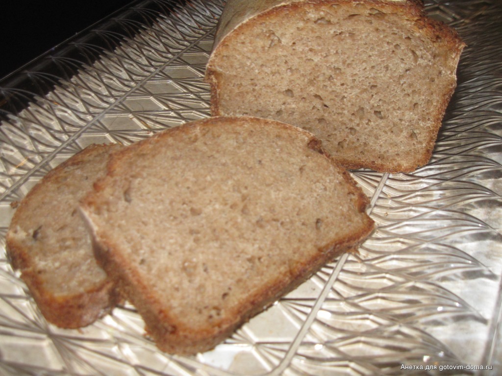 Хлеб дарницкий в духовке в домашних. Хлеб без дрожжей. Закваска для хлеба без дрожжей. Тесто для пирога с рыбой на закваске.