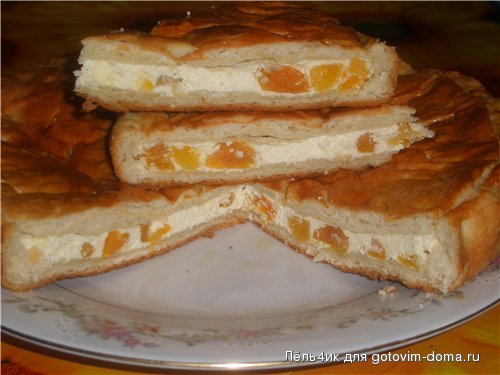 Пирог с творогом и курагой