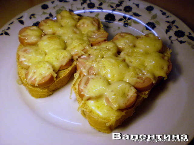 Бутерброди з сосисками й сиром.jpg