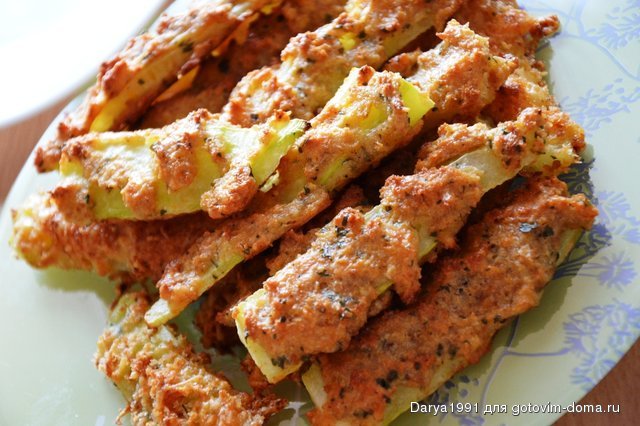 Запечёные кабачковые палочки в хрустящей сырной панировке.JPG