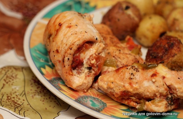 куриные рулетики с перцем и помидорами.JPG