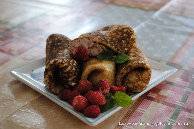 Блинчики с творогом, садовой земляникой и мятой (640x428).jpg