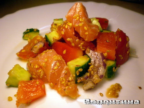 Салат с красной рыбой и овощами.jpg