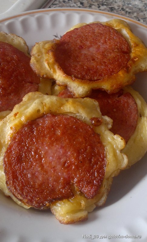 Блины с колбасой и сыром