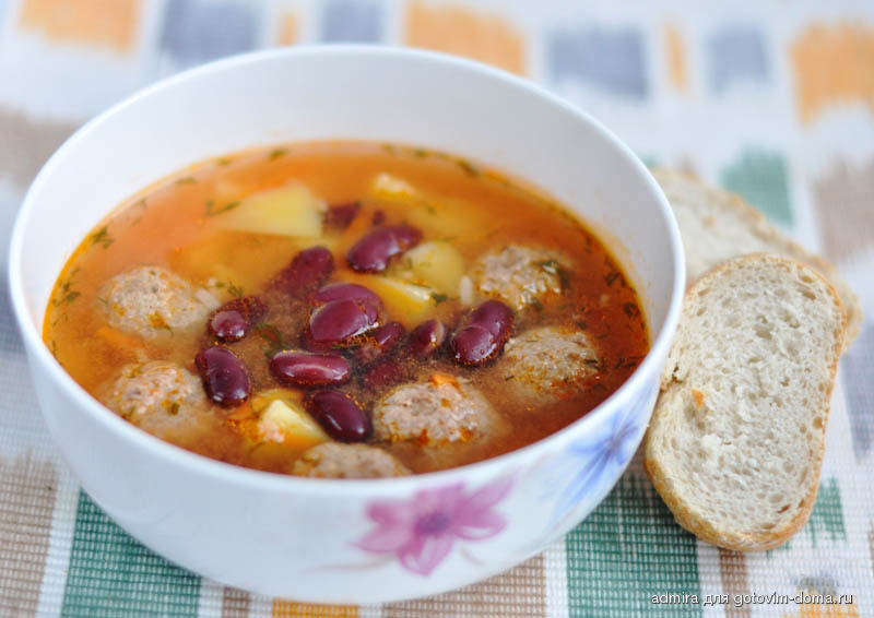 Суп с красной фасолью и курицей. Фасолевый суп с красной фасолью. Аргентинский фасолевый суп. Красная фасолевый суп. Фасолевый суп с картофелем.