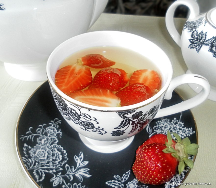 Чайные чашечки с клубникой