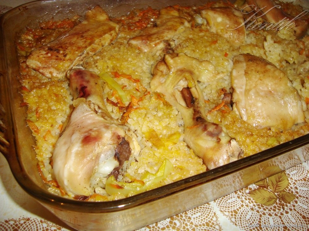 Куриная голень с рисом в духовке рецепт. Окорочка в духовке с рисом. Рис с курицей в духовке. Курица запеченная с рисом в духовке. Куриные ножки с рисом в духовке.